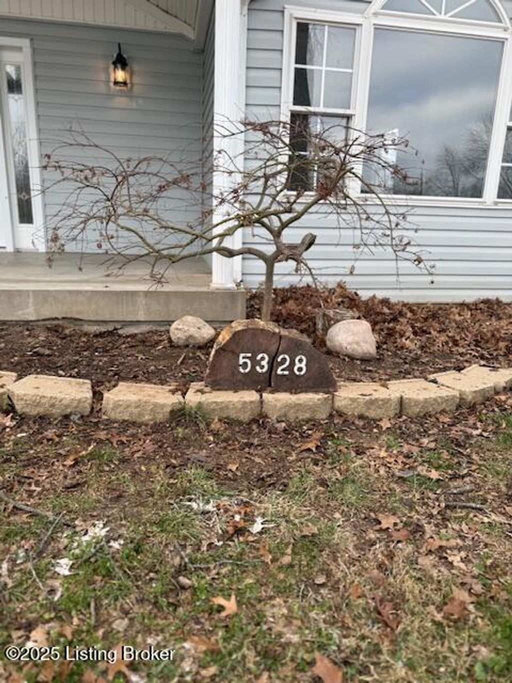 Photo of 5328 Devers Ave, Louisville, KY 40214 (MLS # 1704690)