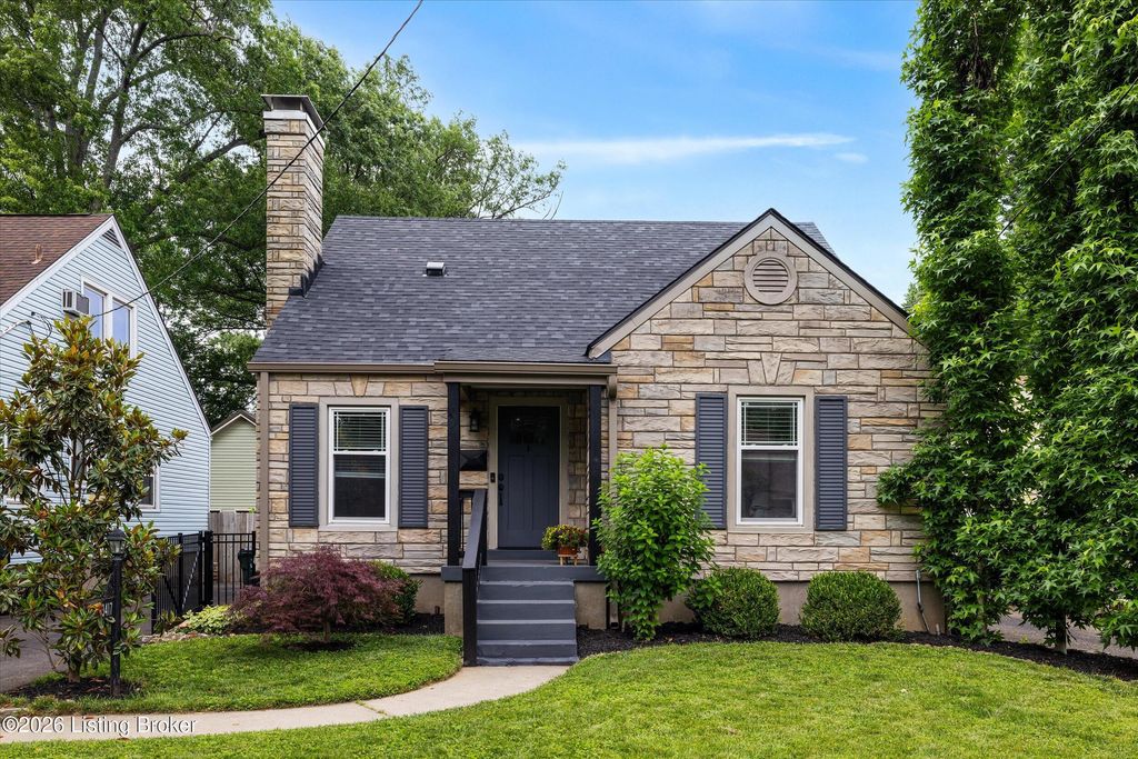 Photo of 3417 Warner Ave, Louisville, KY 40207 (MLS # 1719414)
