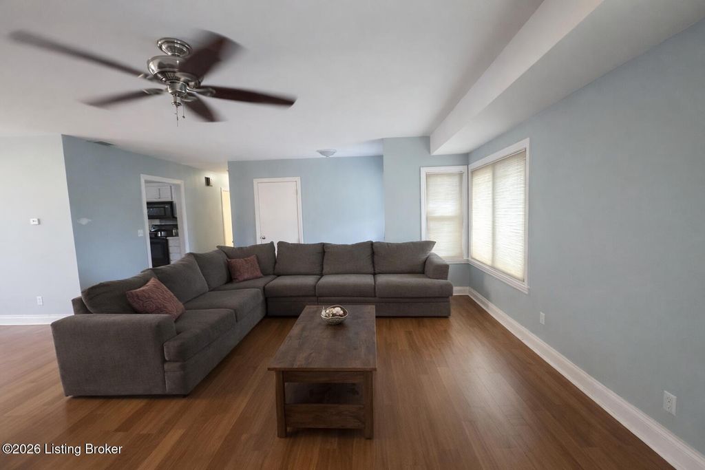 Photo of 1920 Buechel Bank Rd, Louisville, KY 40218 (MLS # 1711615)