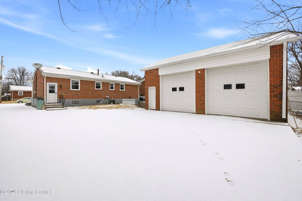 Photo of 4402 Billy Bone Ct, Louisville, KY 40229 (MLS # 1707635)