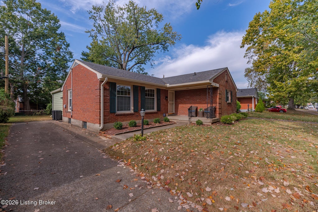 Photo of 3318 Cawein Way, Louisville, KY 40220 (MLS # 1731717)