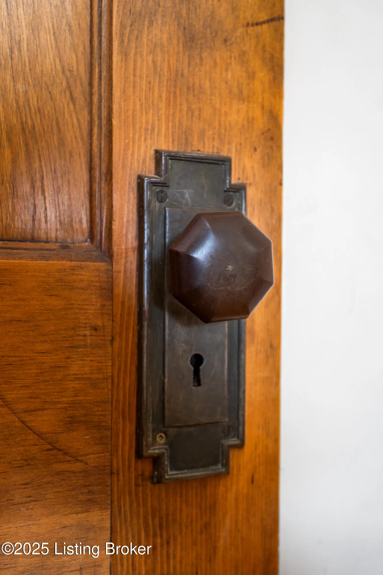 Louisville, Kentucky 40205, United States, 3 Bedrooms Bedrooms, ,1 BathroomBathrooms,Residential,Active,220963