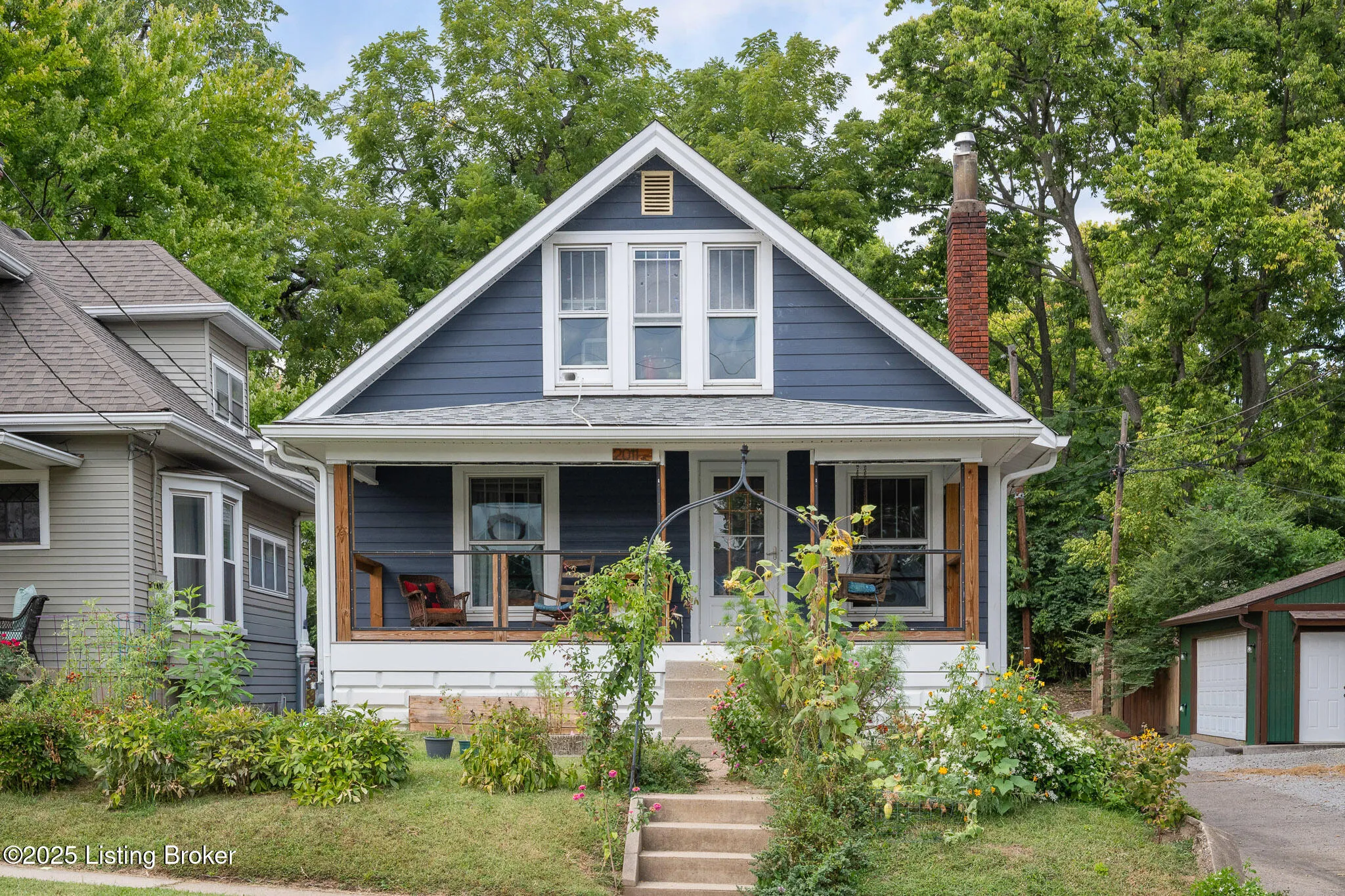 Louisville, Kentucky 40205, United States, 3 Bedrooms Bedrooms, ,1 BathroomBathrooms,Residential,Active,220963