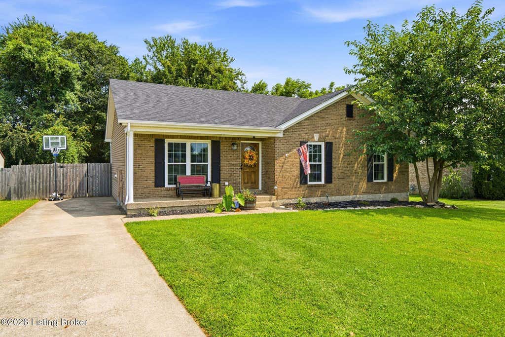 Photo of 328 Deer Park Way, Mt Washington, KY 40047 (MLS # 1724950)