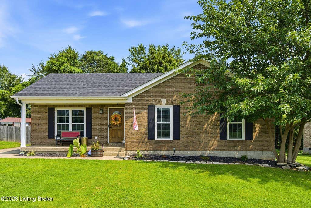 Photo of 328 Deer Park Way, Mt Washington, KY 40047 (MLS # 1724950)