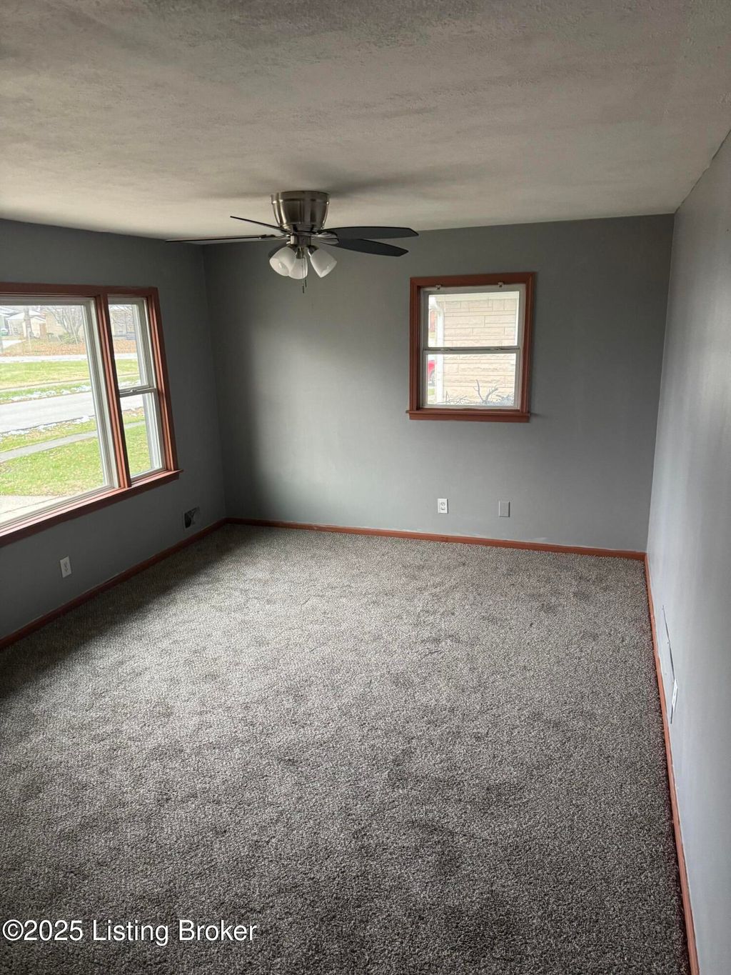 Photo of 4019 Lomond Dr, Louisville, KY 40216 (MLS # 1705328)