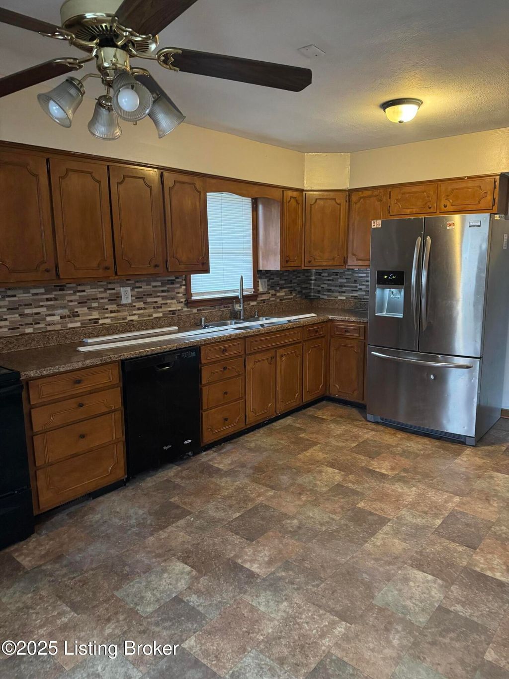 Photo of 4019 Lomond Dr, Louisville, KY 40216 (MLS # 1705328)