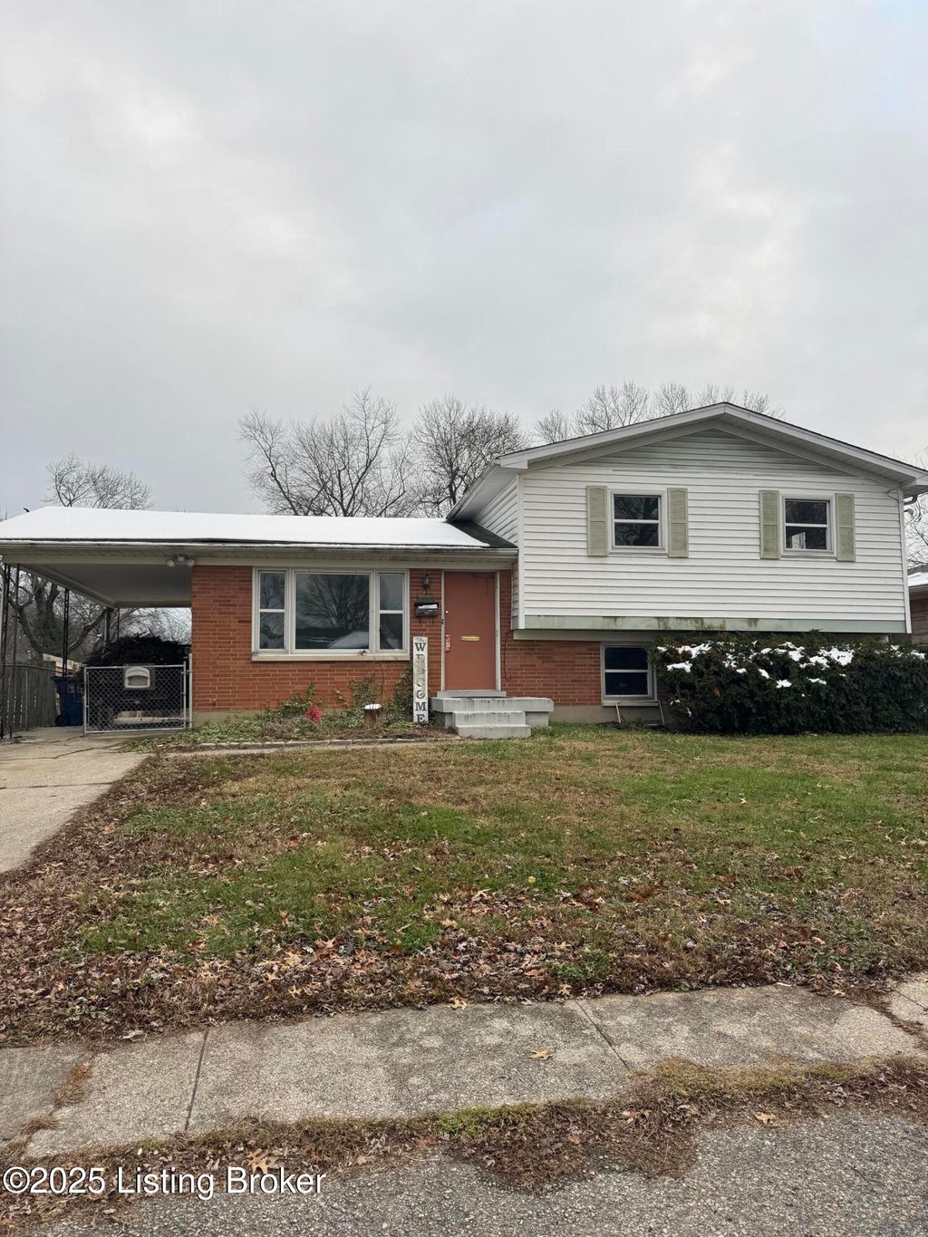 Photo of 4019 Lomond Dr, Louisville, KY 40216 (MLS # 1705328)
