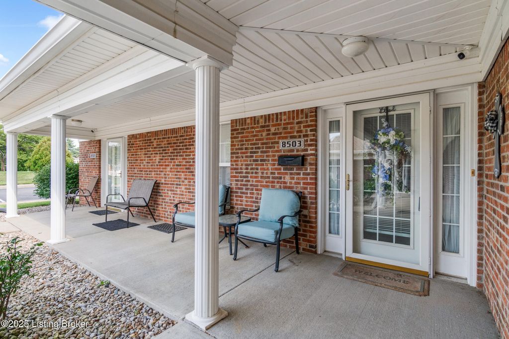 Photo of 8503 Applegate Village Dr, Louisville, KY 40219 (MLS # 1701833)