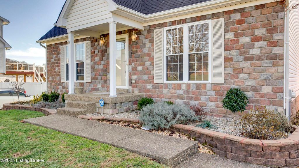 Photo of 13005 Lavenia Ln, Louisville, KY 40272 (MLS # 1705827)