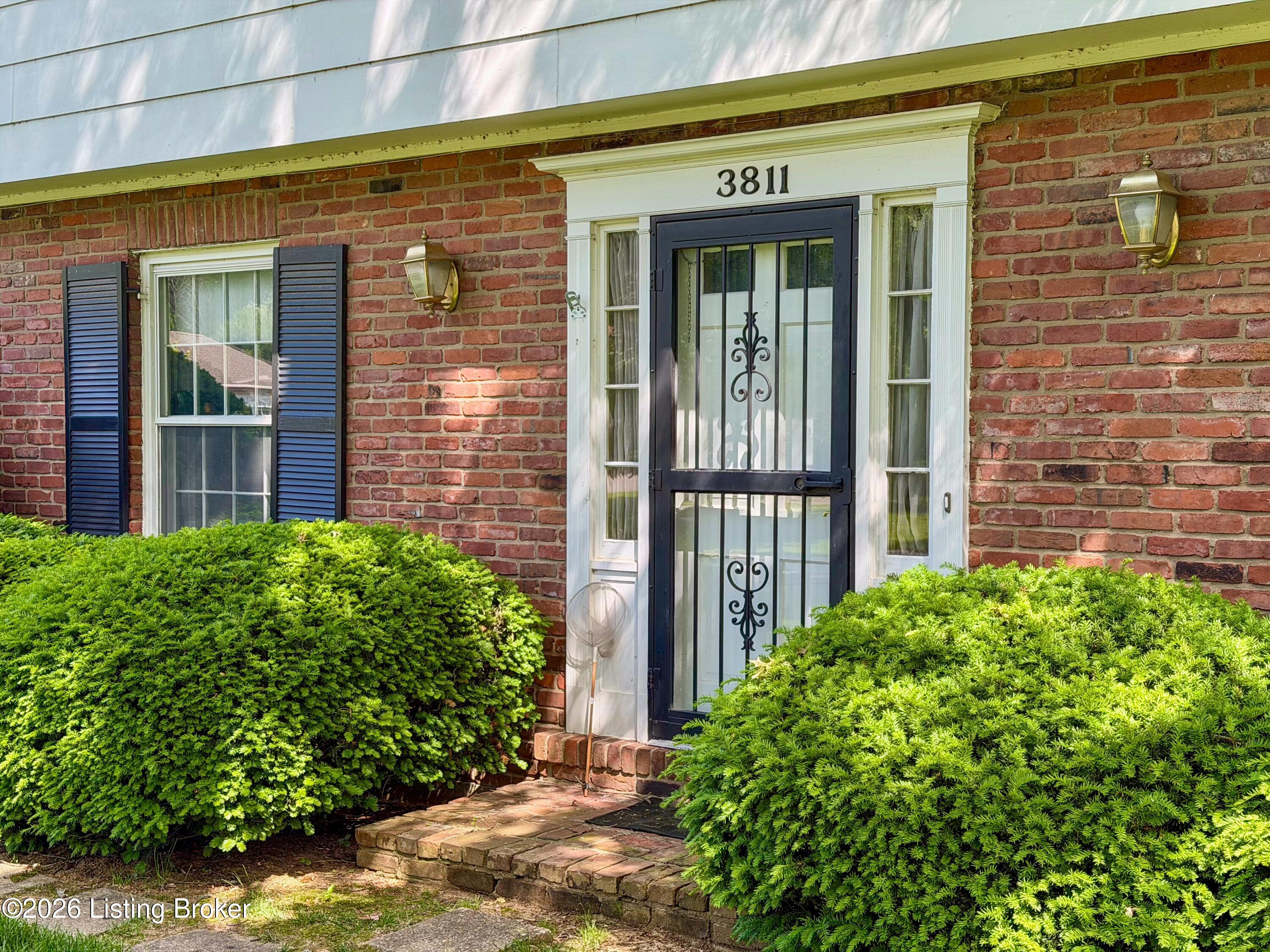 3811 Ashridge Dr