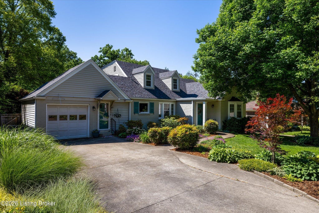 Photo of 2020 Winston Ave, Louisville, KY 40205 (MLS # 1716997)