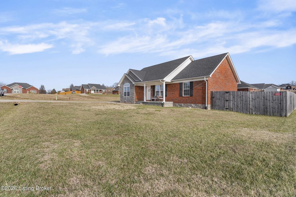 Photo of 403 Browning Ln, Bardstown, KY 40004 (MLS # 1707834)