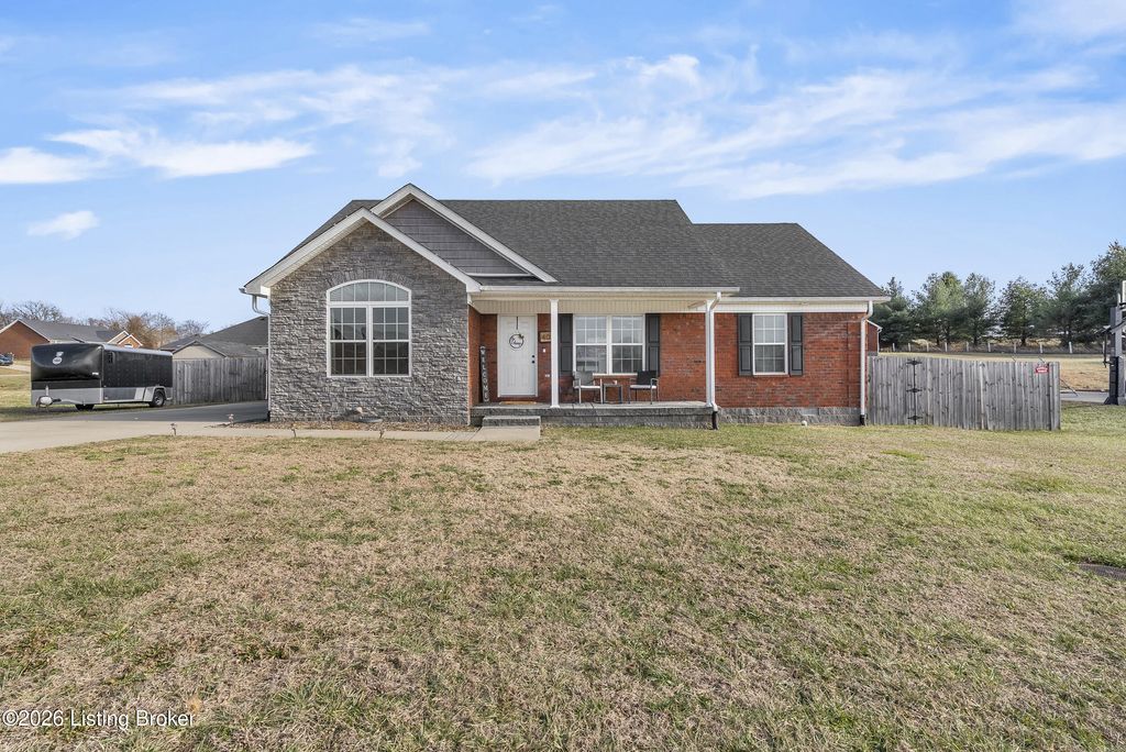 Photo of 403 Browning Ln, Bardstown, KY 40004 (MLS # 1707834)