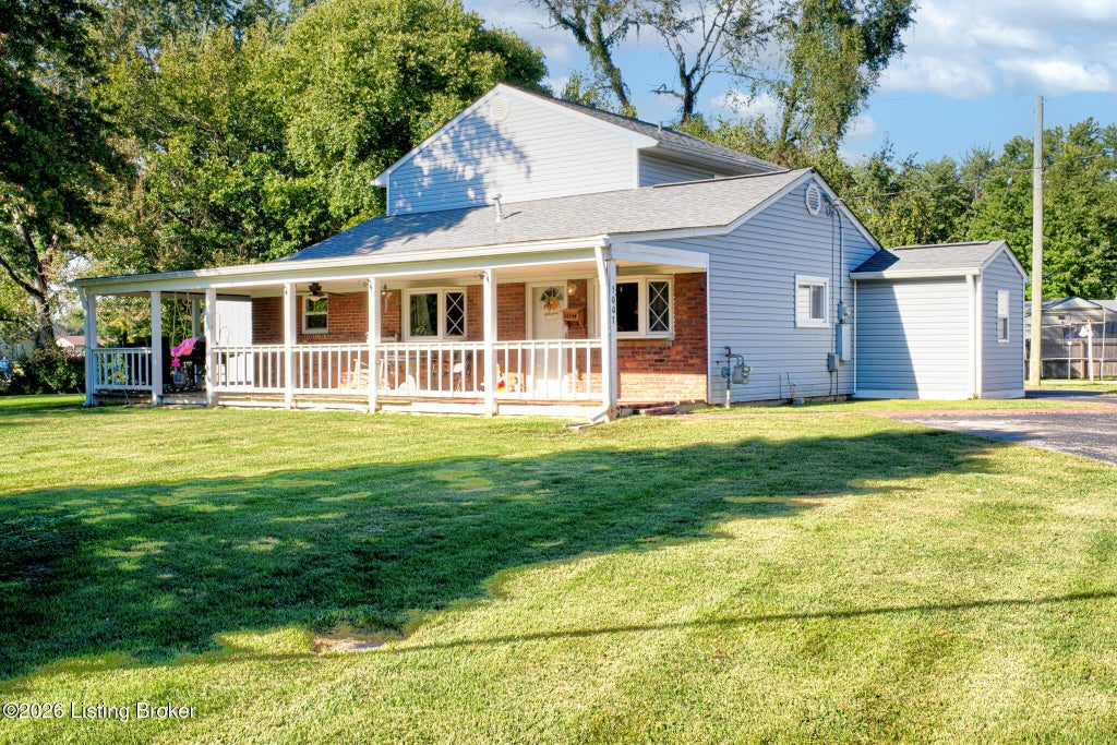 Photo of 5007 Ramona Ln, Louisville, KY 40272 (MLS # 1730411)