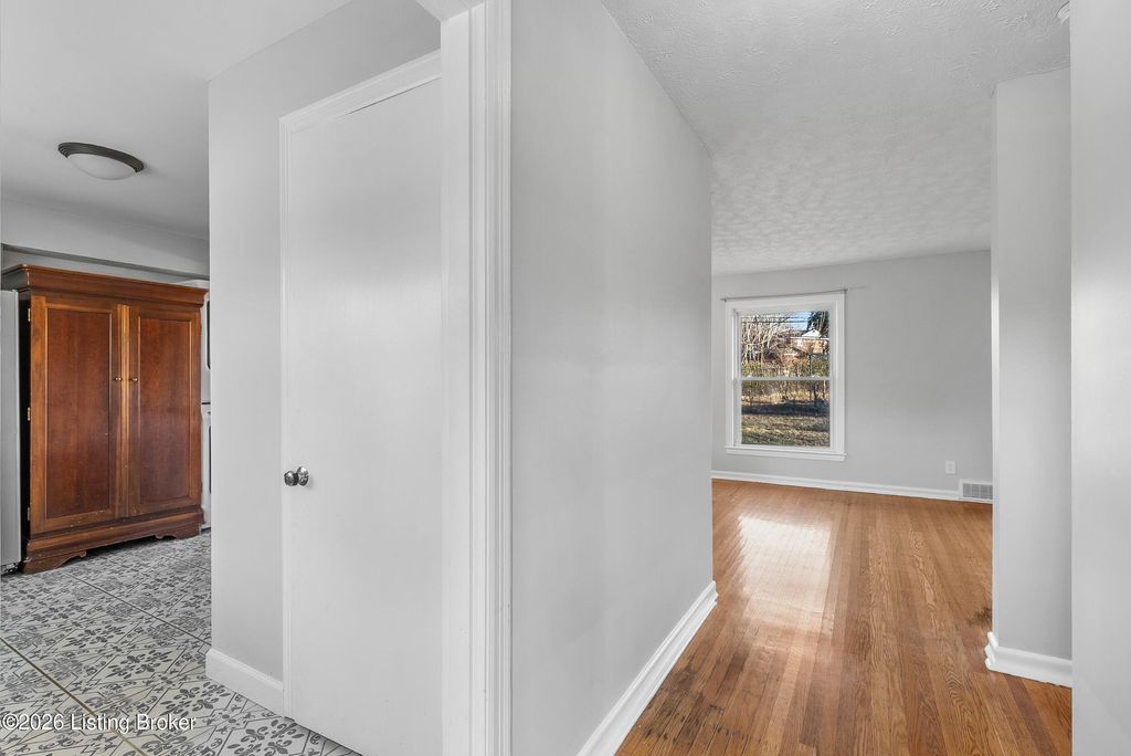 Photo of 30 Narwood Dr, Louisville, KY 40299 (MLS # 1717526)