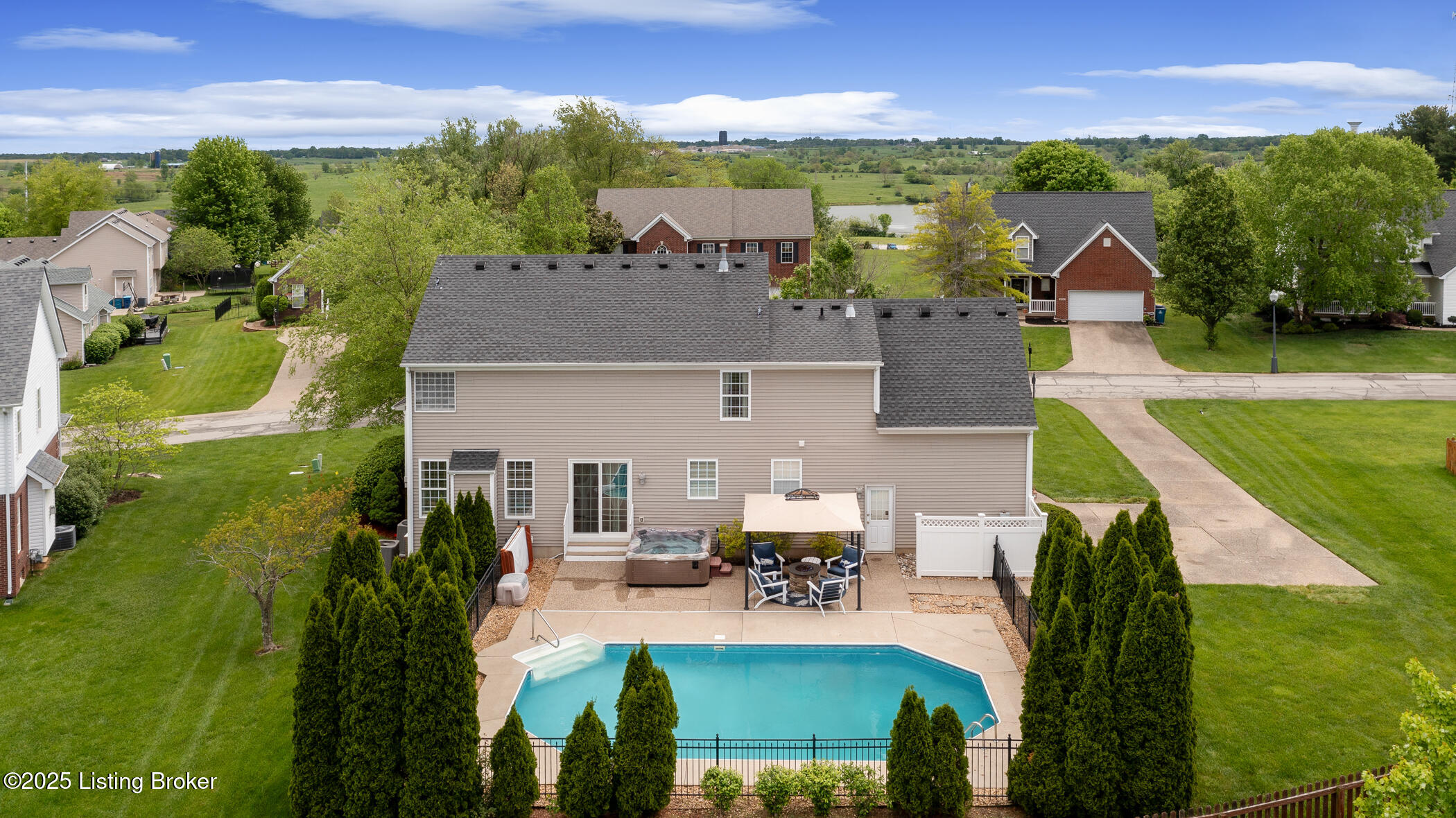 2132 Golfview Ct, La Grange, Pennsylvania image 6