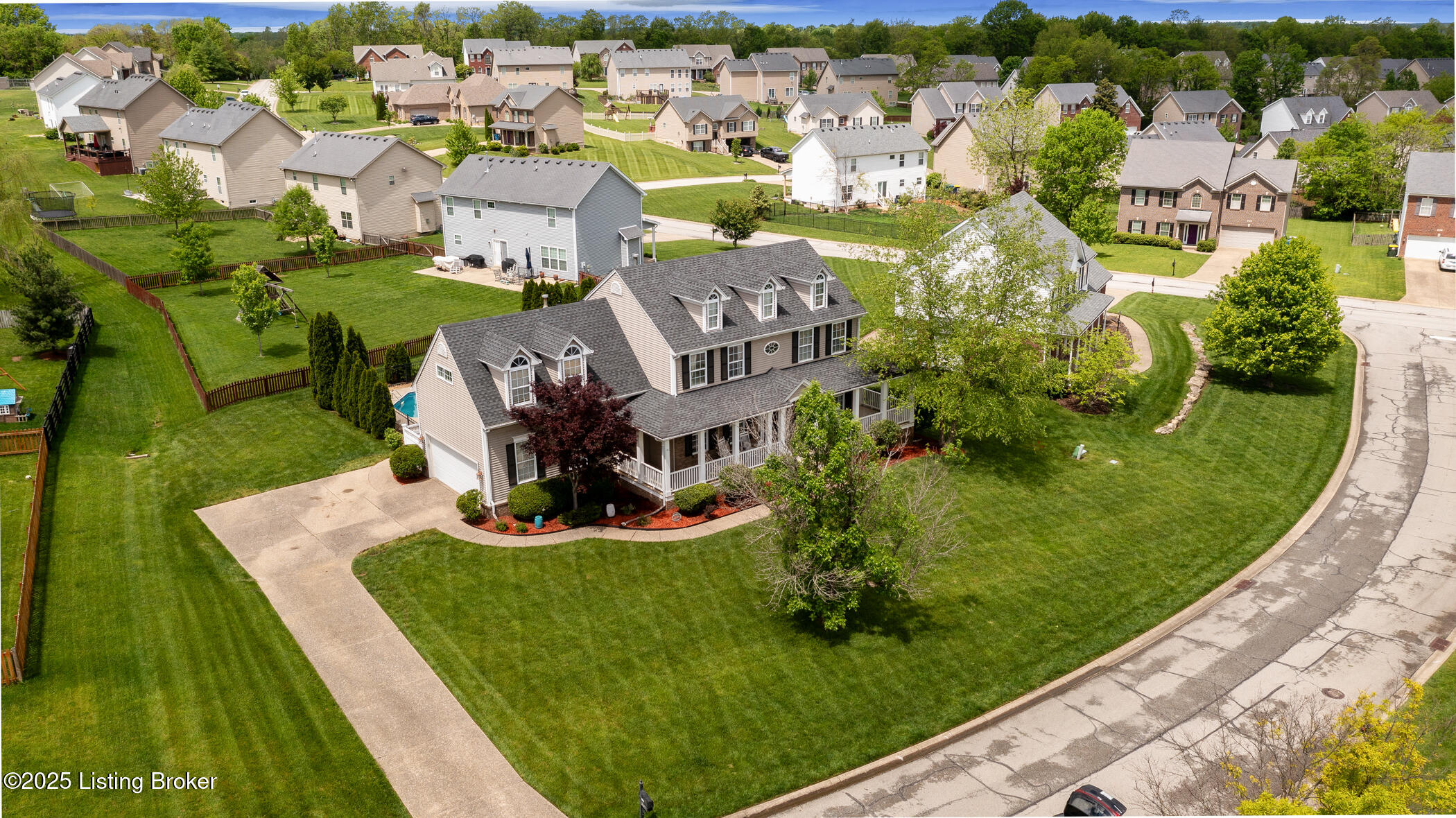 2132 Golfview Ct, La Grange, Pennsylvania image 1