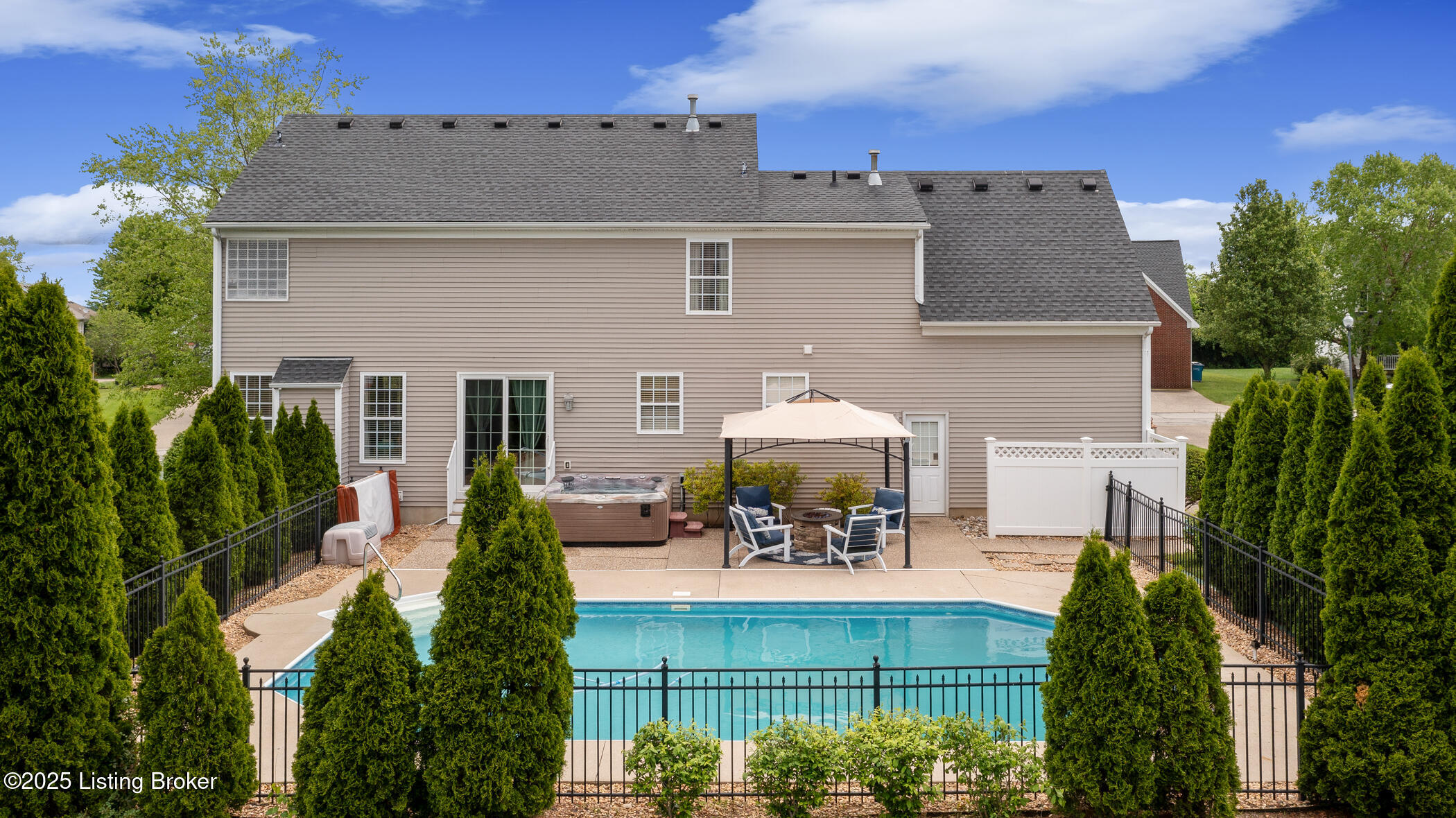 2132 Golfview Ct, La Grange, Pennsylvania image 4