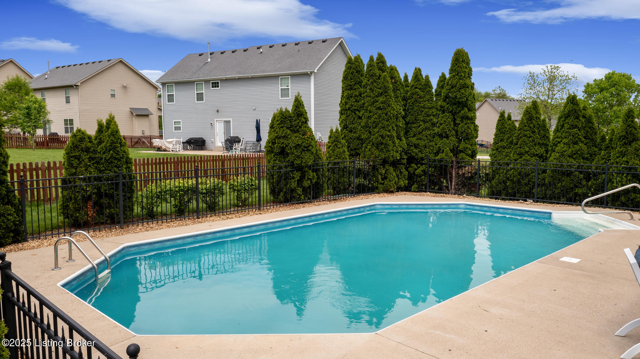 2132 Golfview Ct, La Grange, Pennsylvania image 5