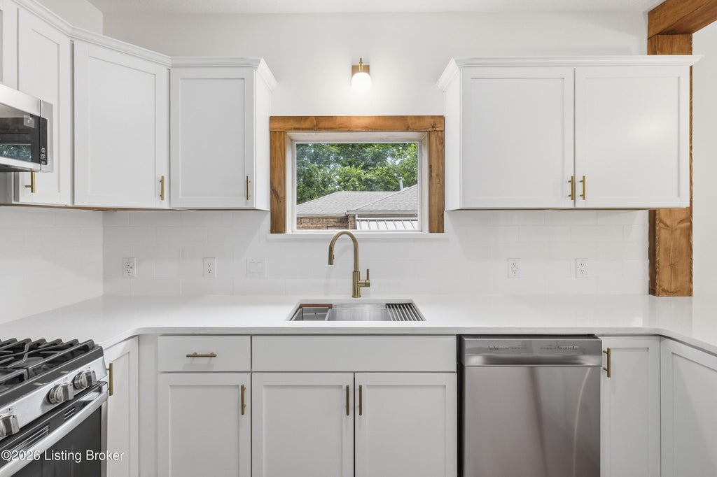 Photo of 7210 Vaughn Mill Rd, Louisville, KY 40228 (MLS # 1721046)