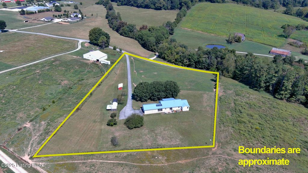 Photo of 253 Boiling Springs Rd, Munfordville, KY 42765 (MLS # 1718891)
