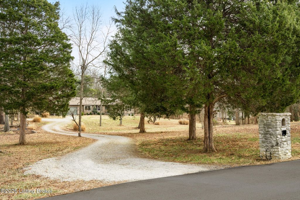 Photo of 107 Creel Ln, Bardstown, KY 40004 (MLS # 1709631)