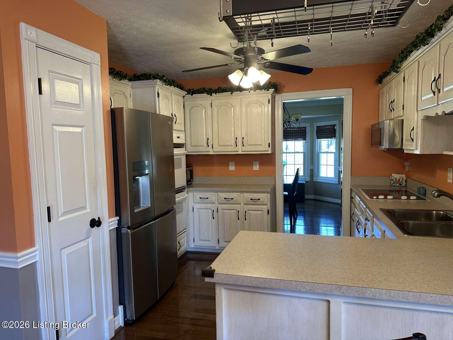 1002 Cobblestone Way