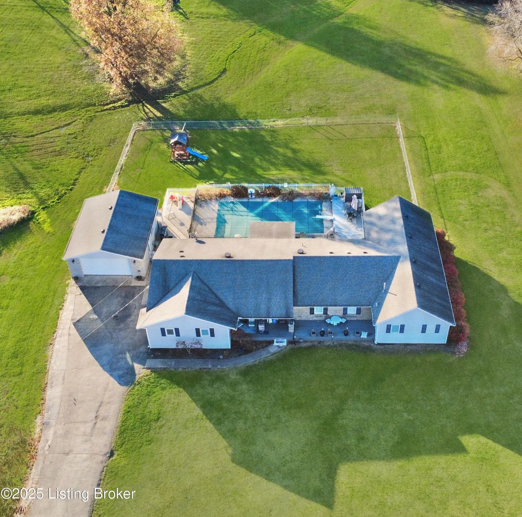 Photo of 8120 Shobe Ln, Louisville, KY 40228 (MLS # 1703614)