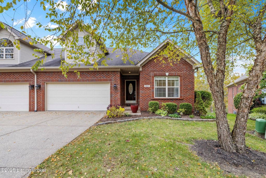 Photo of 2025 Eagles Landing Dr, La Grange, KY 40031 (MLS # 1702018)