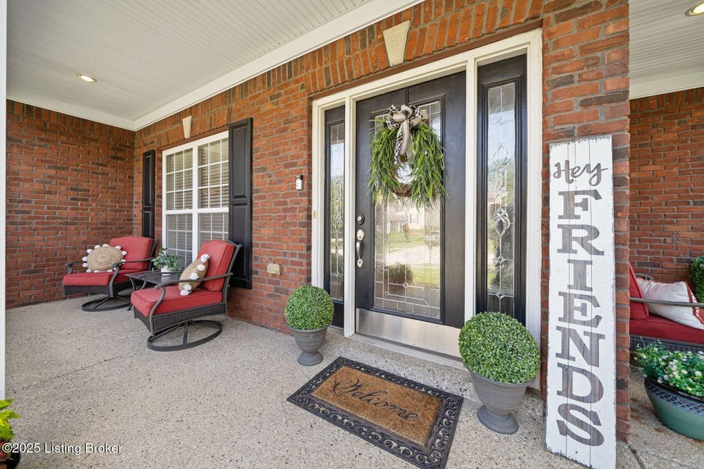 Photo of 329 Links Dr, Simpsonville, KY 40067 (MLS # 1708879)