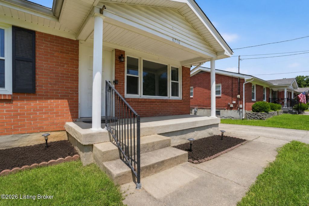 Photo of 6716 Triangle Dr, Louisville, KY 40214 (MLS # 1719101)