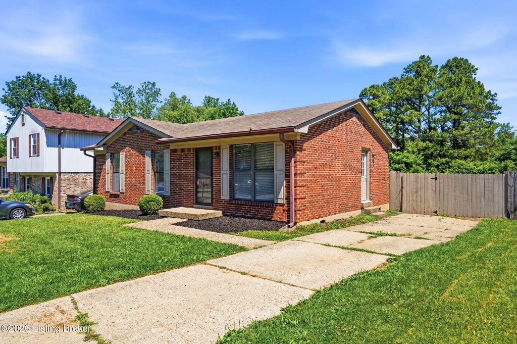 Photo of 7902 Rochelle Rd, Louisville, KY 40228 (MLS # 1719832)