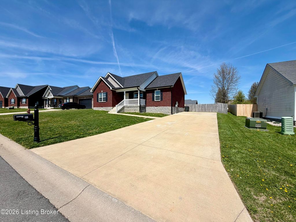 Photo of 109 Linden Ave, Bardstown, KY 40004 (MLS # 1712830)