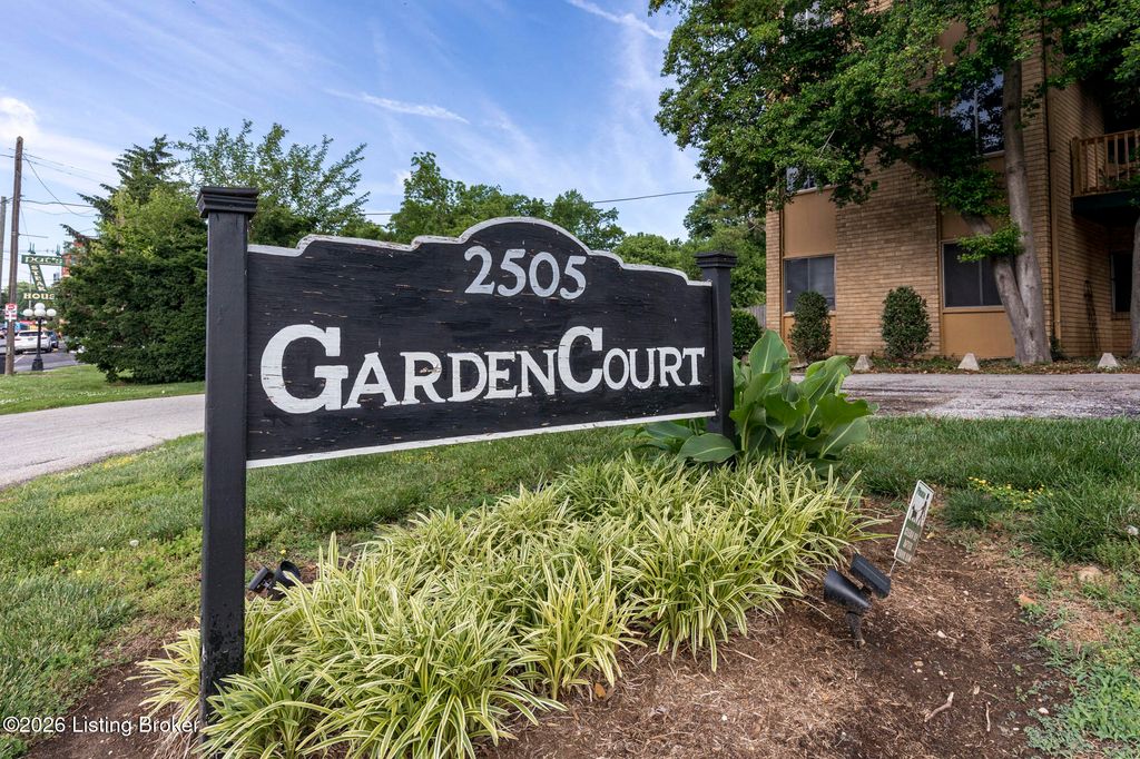 Photo of 2505 Brownsboro Rd #APT B5, Louisville, KY 40206 (MLS # 1718336)