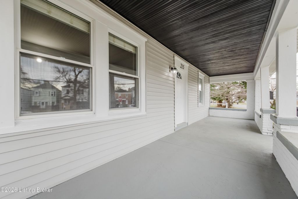 Photo of 215 W Collins Ct, Louisville, KY 40214 (MLS # 1709684)