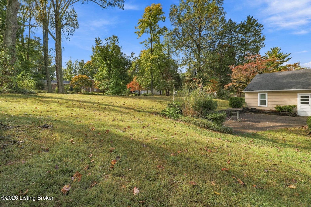 Photo of 6204/6206 Briscoe Ln, Louisville, KY 40228 (MLS # 1731807)
