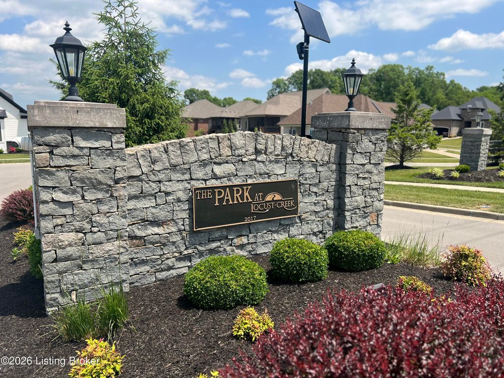 Photo of 216 Locust Park Pl, Louisville, KY 40245 (MLS # 1718139)