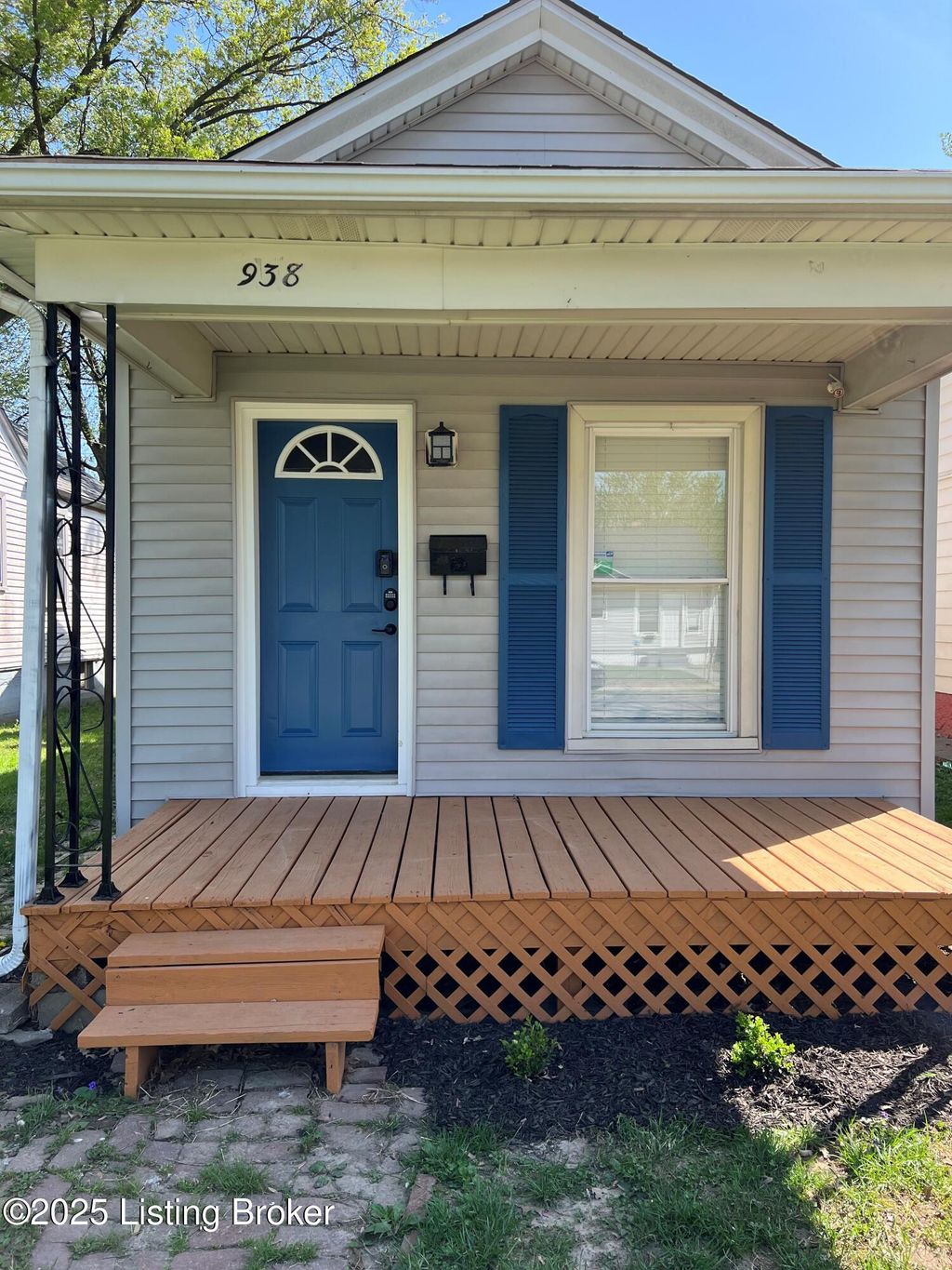 Photo of 938 Burton Ave, Louisville, KY 40208 (MLS # 1704576)