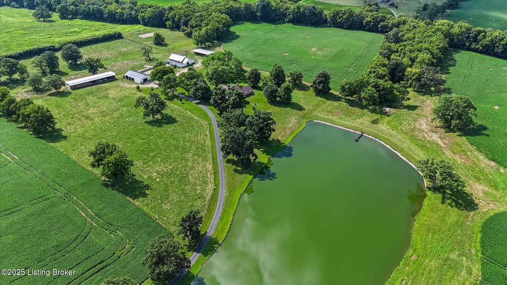 Photo of 502 Locust Ln, Shelbyville, KY 40065 (MLS # 1695970)