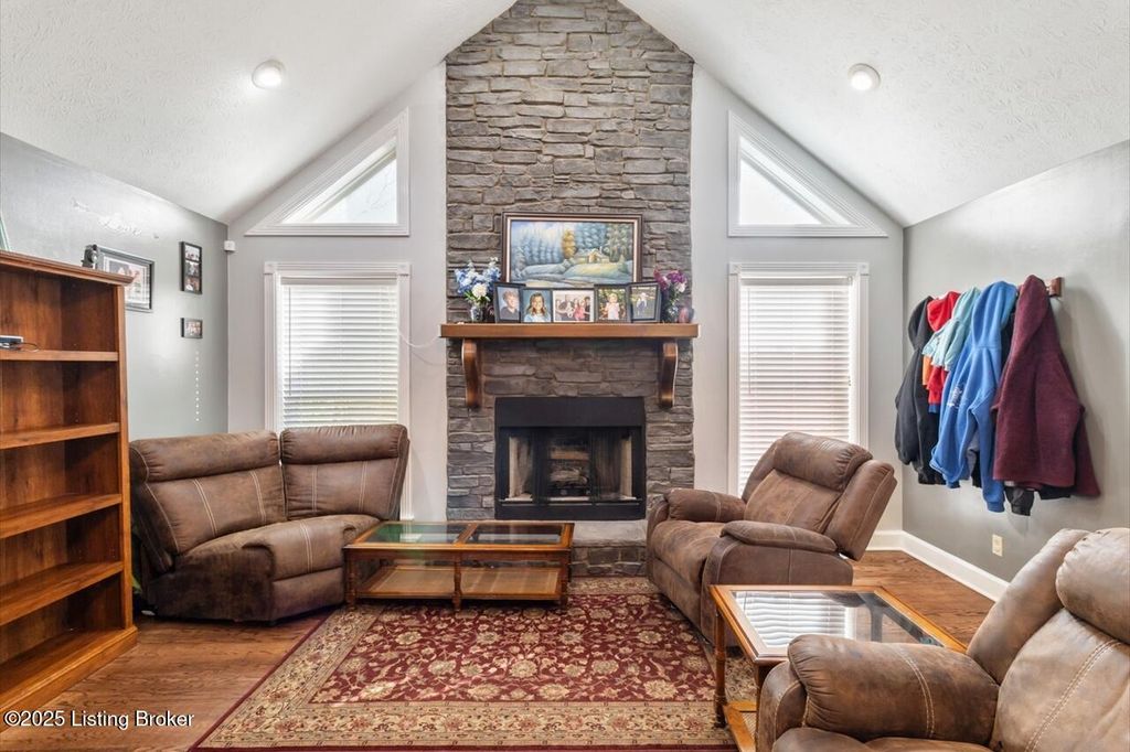 Photo of 236 Running Creek Dr, Shepherdsville, KY 40165 (MLS # 1701626)