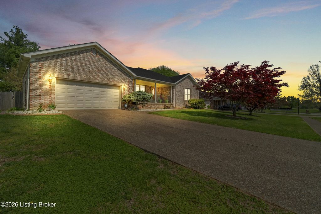 Photo of 140 Spring Lake Ct, Louisville, KY 40229 (MLS # 1714193)