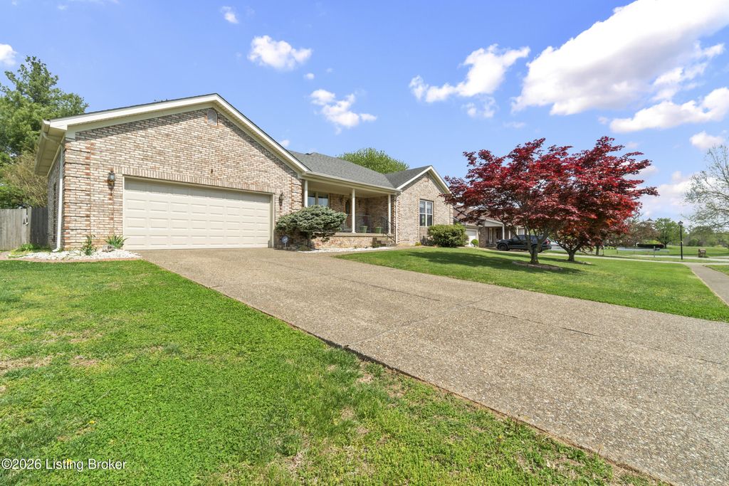 Photo of 140 Spring Lake Ct, Louisville, KY 40229 (MLS # 1714193)