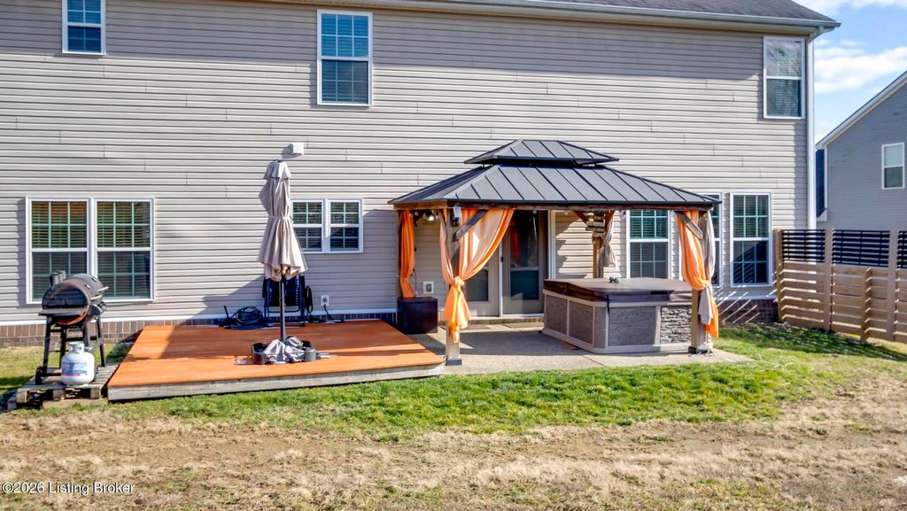 Photo of 204 Chestnut Grove Ct, Louisville, KY 40023 (MLS # 1707667)