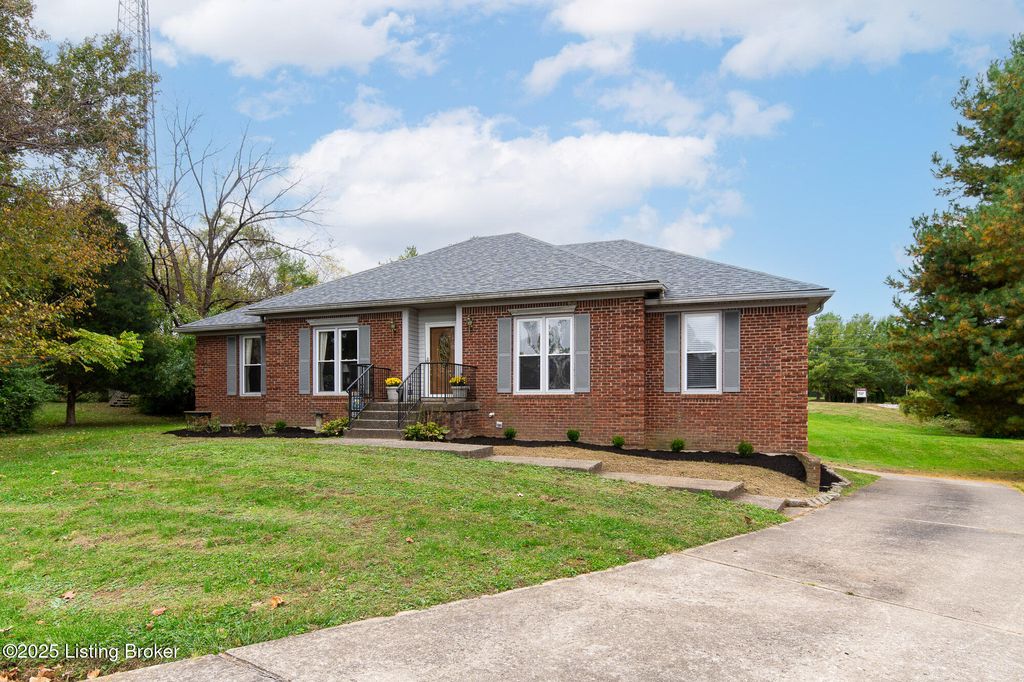 Photo of 12806 Churchill Pkwy, Goshen, KY 40026 (MLS # 1702046)