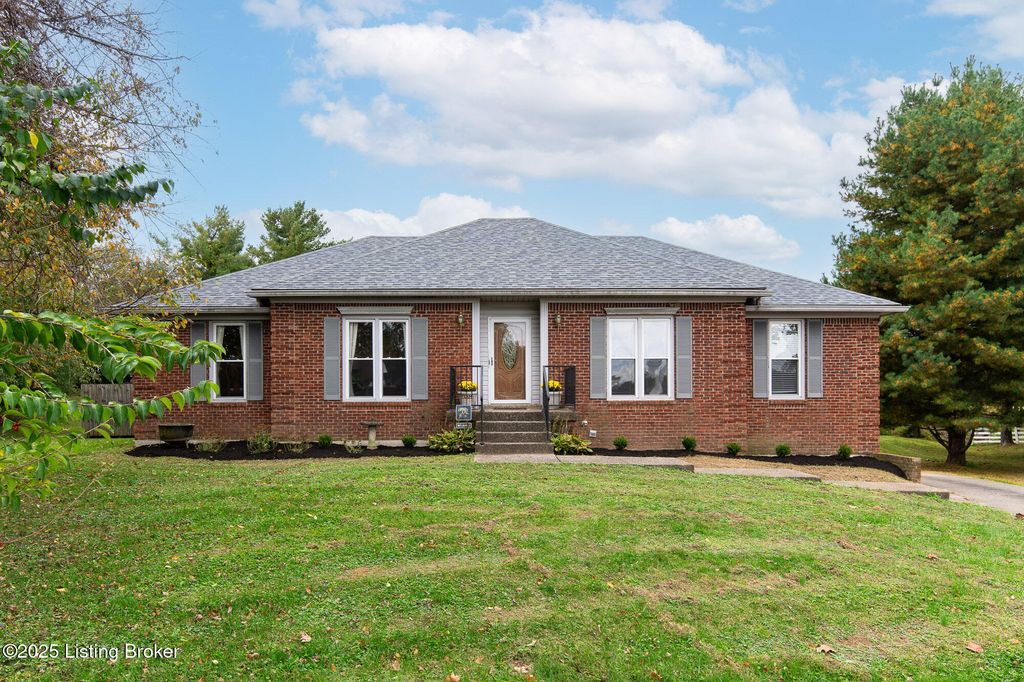 Photo of 12806 Churchill Pkwy, Goshen, KY 40026 (MLS # 1702046)