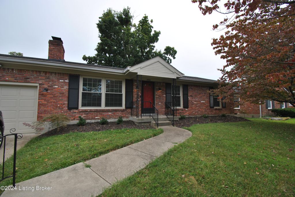 Photo of 1910 Janlyn Rd, Louisville, KY 40299 (MLS # 1704454)