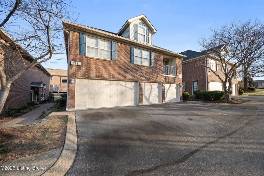 Photo of 7923 Grand Cascade Dr, Louisville, KY 40228 (MLS # 1707923)