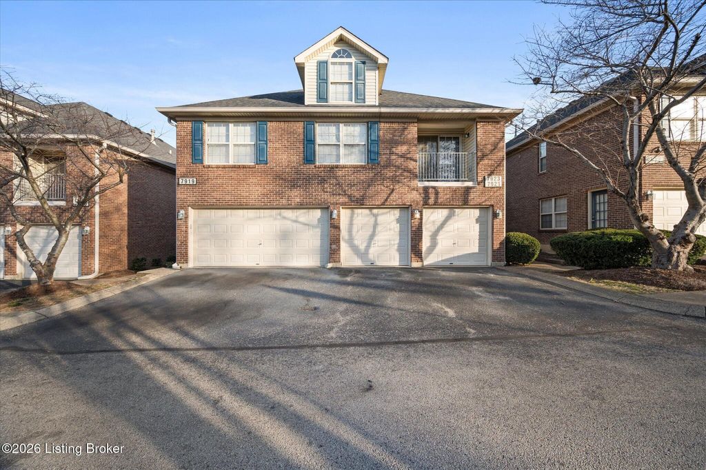 Photo of 7923 Grand Cascade Dr, Louisville, KY 40228 (MLS # 1707923)
