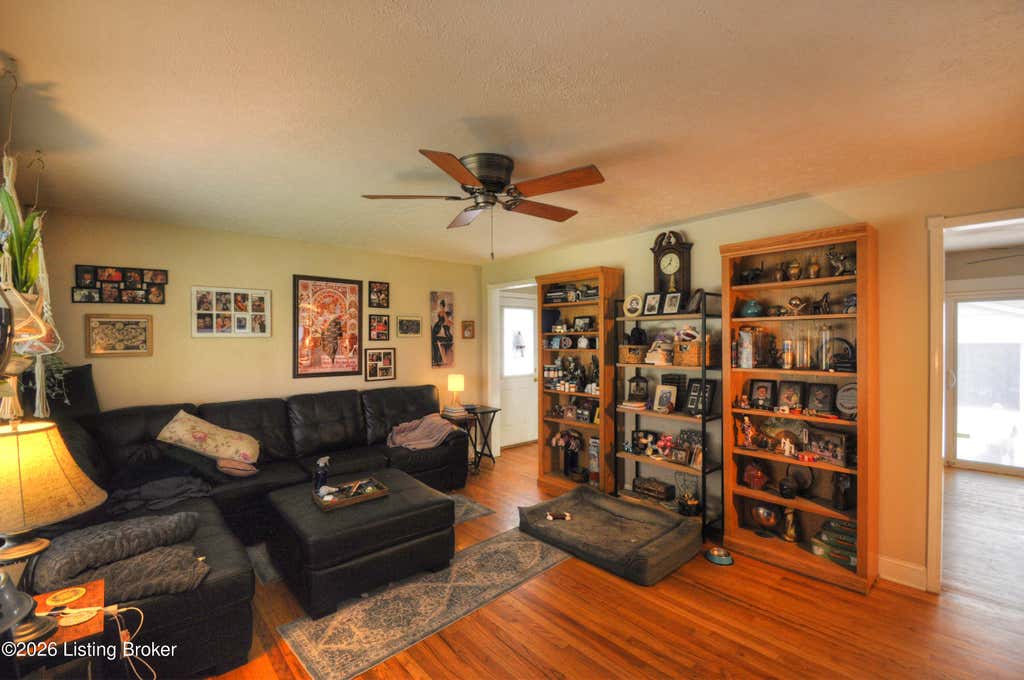 Photo of 6303 Venango Dr, Louisville, KY 40258 (MLS # 1725385)